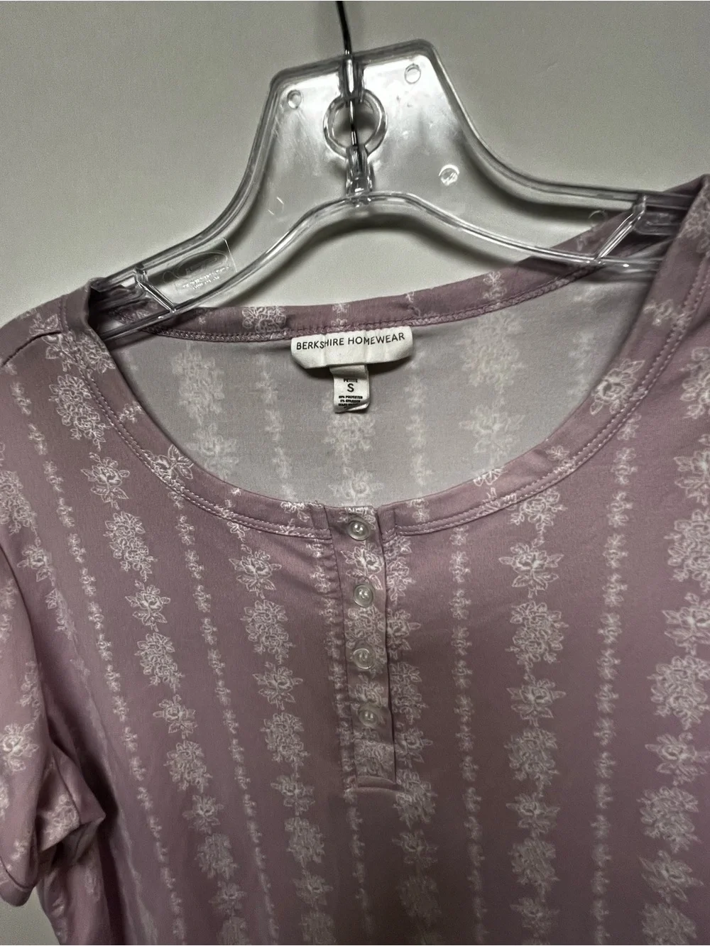BERKSHIRE HOMEWEAR PETITE SMALL LIGHT LILAC AND WHITE PATTERNED 2 PC PJ SET.